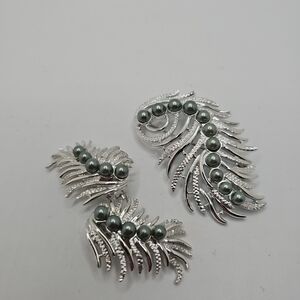 Elegant Vintage Sarah Coventry Silver & Gray Brooch Set